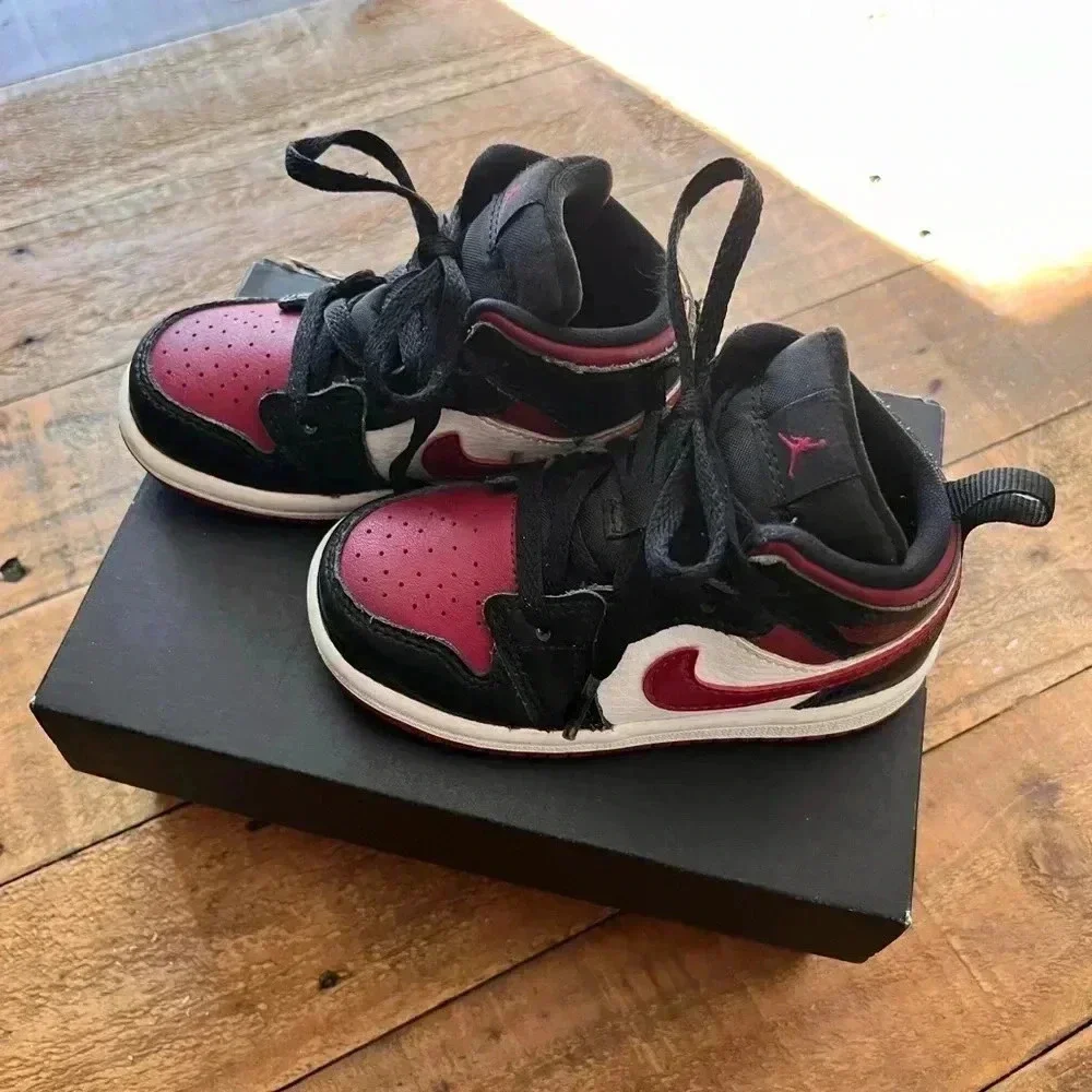 Nike Air Jordan 1 - Size 7C